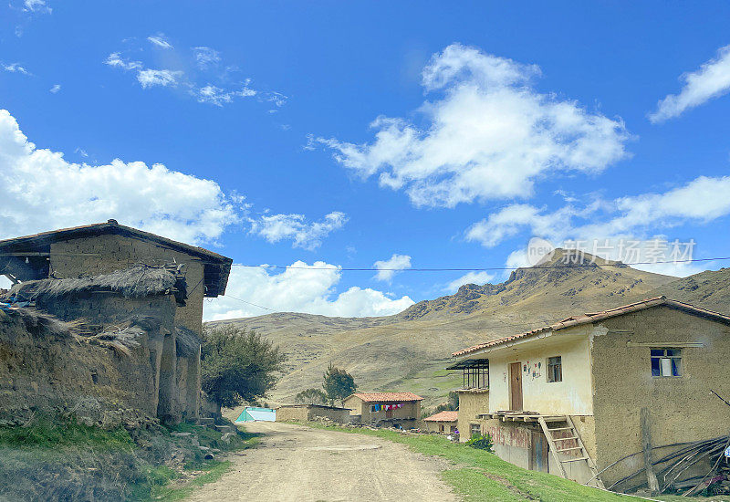 秘鲁圣谷/乌鲁班巴山谷山区的村庄房屋